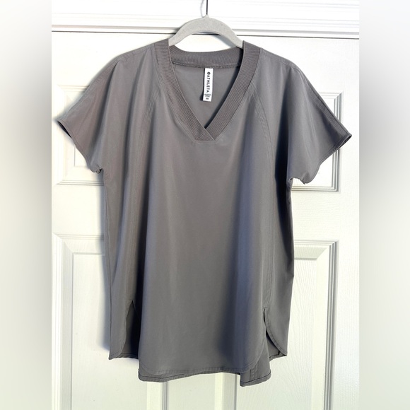 Athleta Zephyr V-Neck Tee in Osprey Grey - Picture 5 of 12